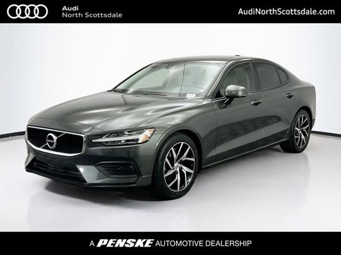 Used 2020 Volvo S60 T5 Momentum image 1