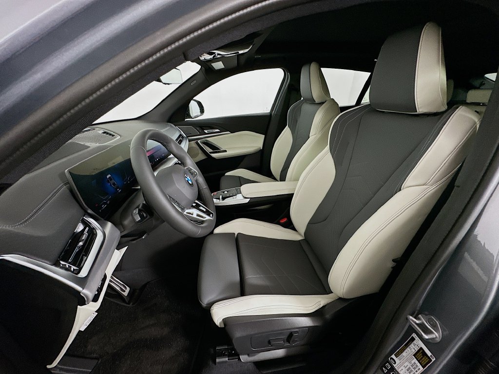 Used 2026 BMW X2 xDrive28i w/ Technology Package AWD/4WD image 16