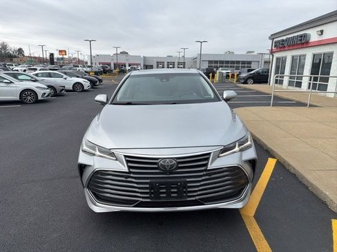 Used 2019 Toyota Avalon Limited image 8