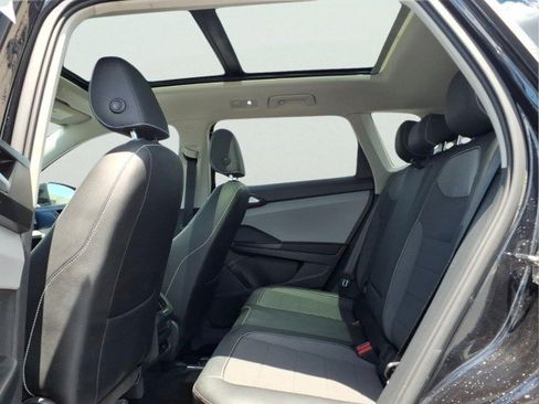 Certified 2023 Volkswagen Taos SE w/ Panoramic Sunroof Package FWD image 12