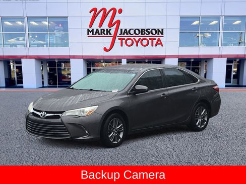Used 2017 Toyota Camry LE image 1