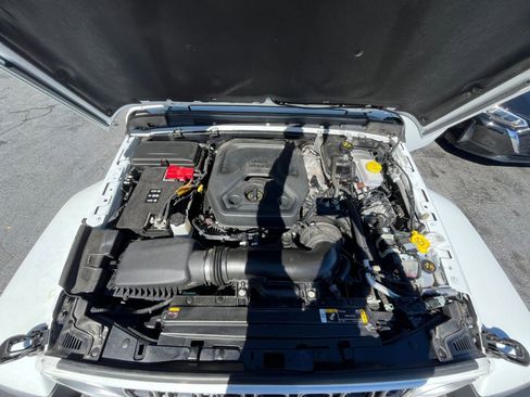 Used 2025 Jeep Wrangler Sahara image 28