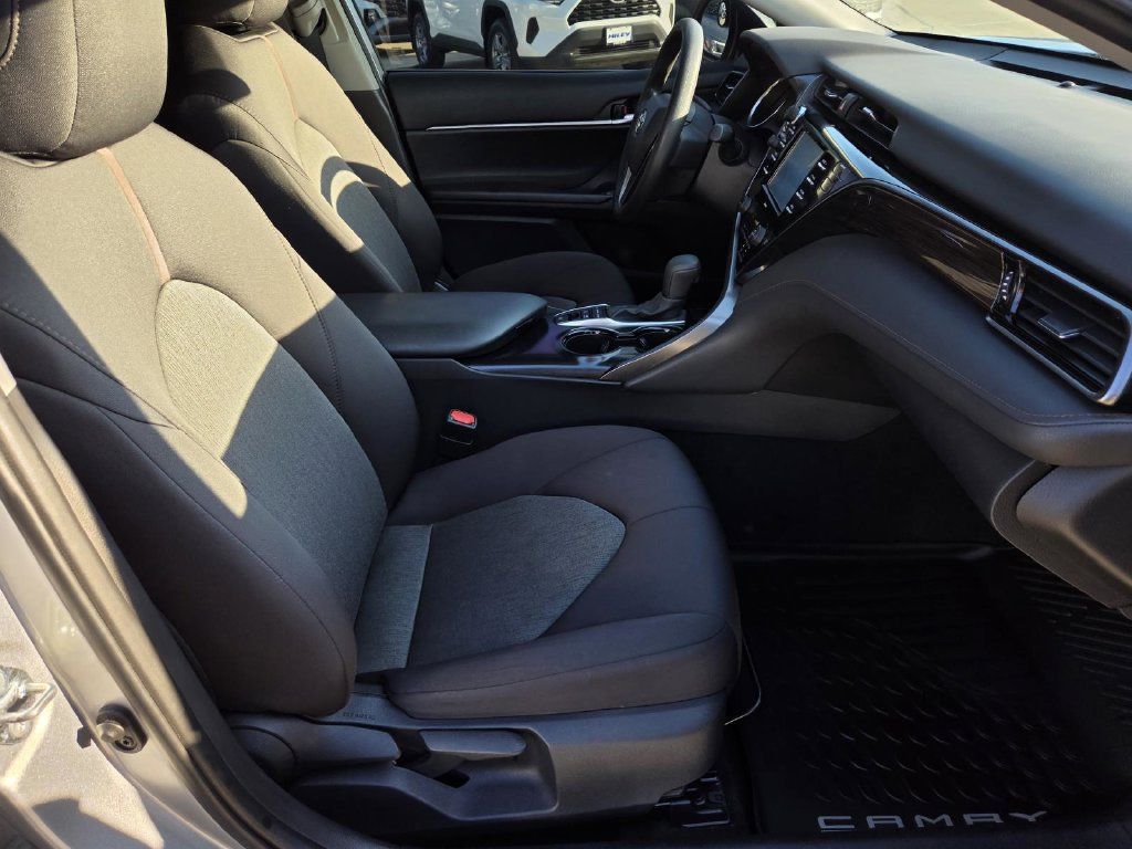 Used 2020 Toyota Camry LE FWD image 9