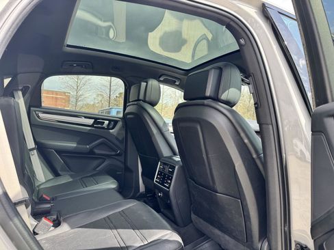 Used 2022 Porsche Cayenne S Platinum image 26