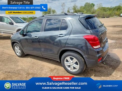 Used 2018 Chevrolet Trax LT w/ LT Convenience Package FWD image 3