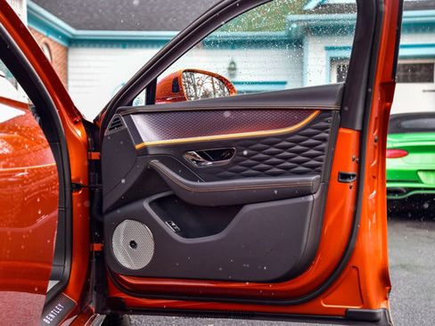 Used 2024 Bentley Flying Spur W12 image 29