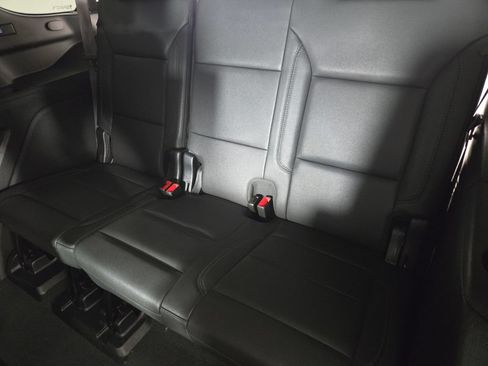 Used 2022 Chevrolet Tahoe Z71 w/ Luxury Package AWD/4WD image 18
