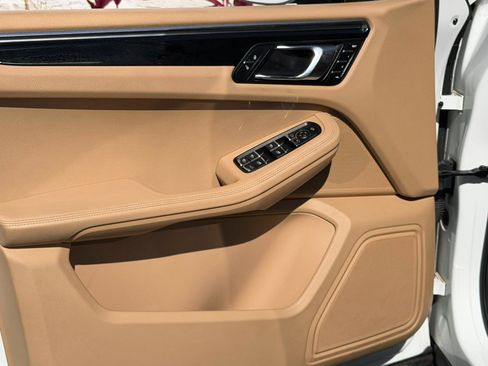 Used 2015 Porsche Macan S image 25