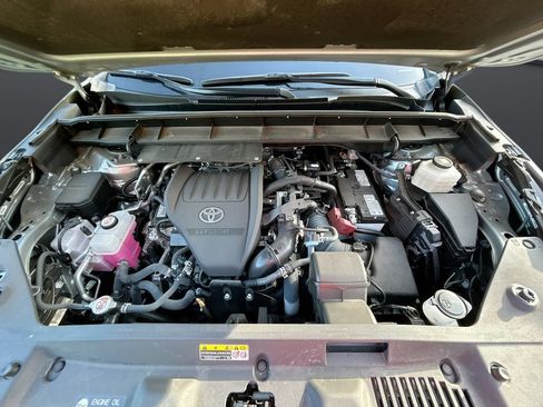 Certified 2023 Toyota Highlander XLE FWD image 34