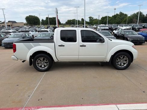 Used 2020 Nissan Frontier SV RWD image 6