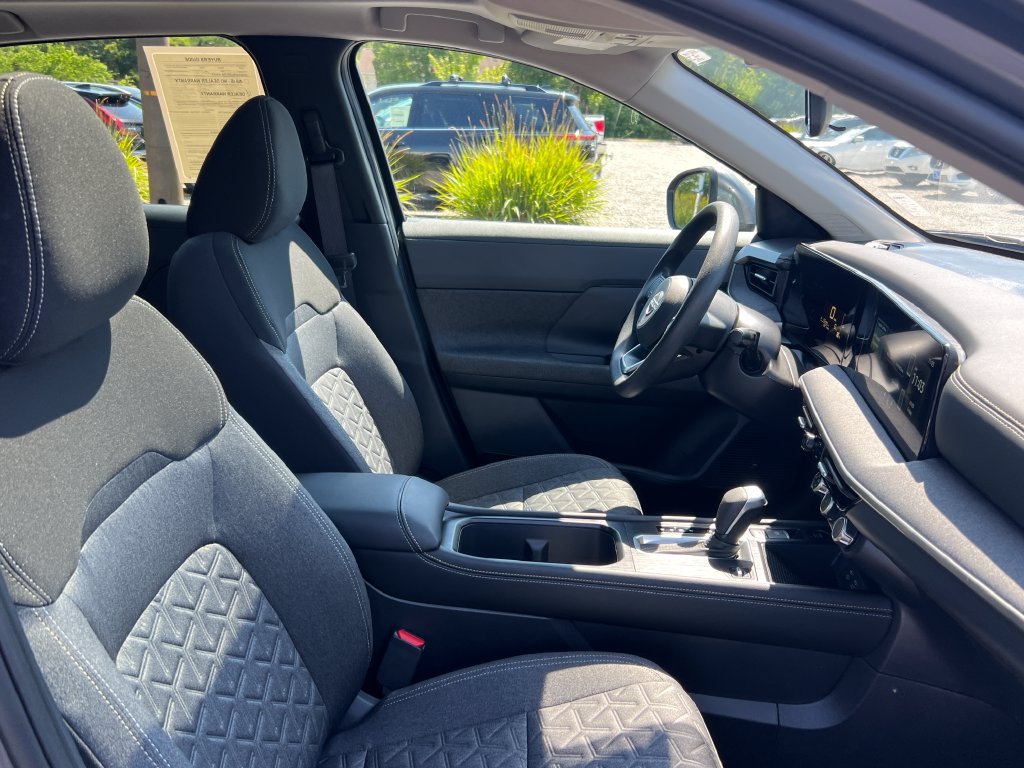 Used 2025 Nissan Kicks SV w/ SV Premium Package AWD/4WD image 19