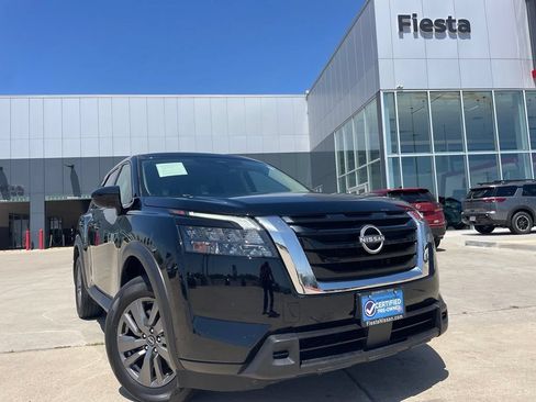 Certified 2025 Nissan Pathfinder S FWD image 1