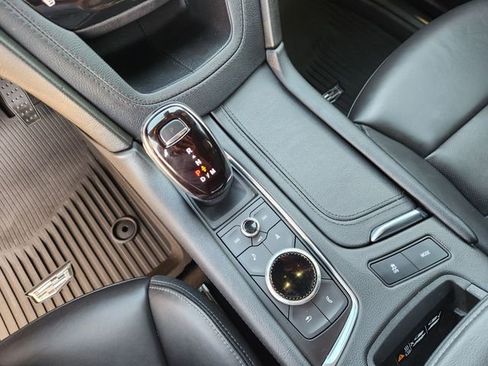 Used 2025 Cadillac XT6 Premium Luxury FWD image 19
