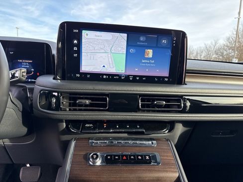 Used 2025 Lincoln Aviator Reserve w/ Equipment Group 201A image 15