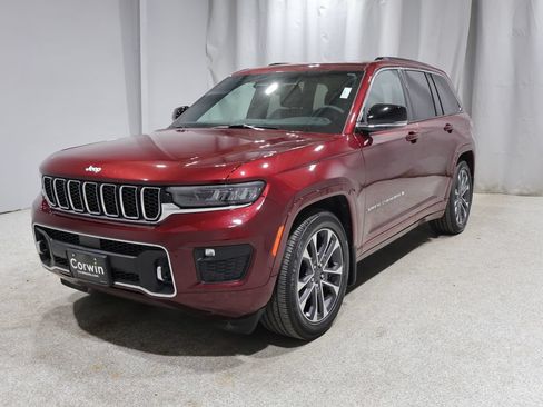 Used 2024 Jeep Grand Cherokee Overland w/ Trailer Tow Package AWD/4WD image 7