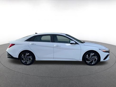 Used 2025 Hyundai Elantra Limited image 16