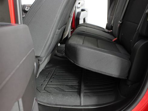 Used 2025 GMC Sierra 1500 SLE AWD/4WD image 16