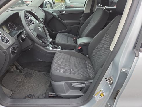 Used 2010 Volkswagen Tiguan S image 10
