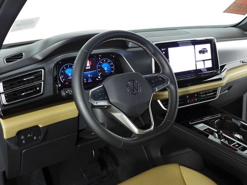 Certified 2025 Volkswagen Atlas Cross Sport SE FWD image 30