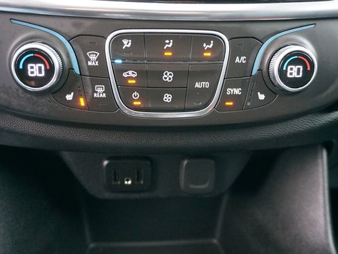 Used 2019 Chevrolet Traverse LT w/ LT Premium Package AWD/4WD image 22