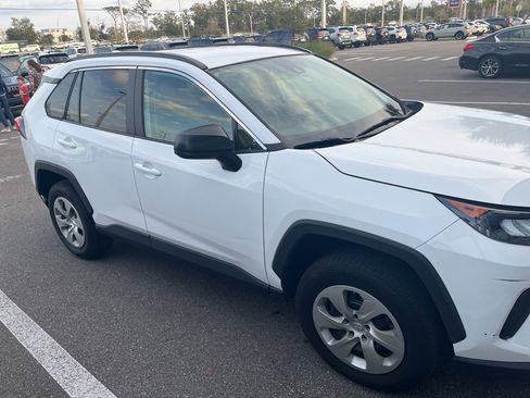 Used 2019 Toyota RAV4 LE image 3