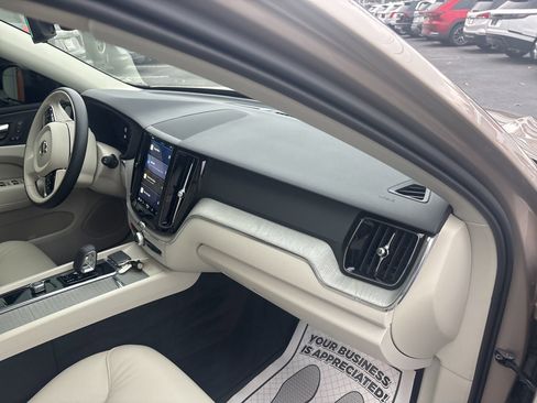 Used 2025 Volvo XC60 T8 Plus w/ Protection Package Premier image 19