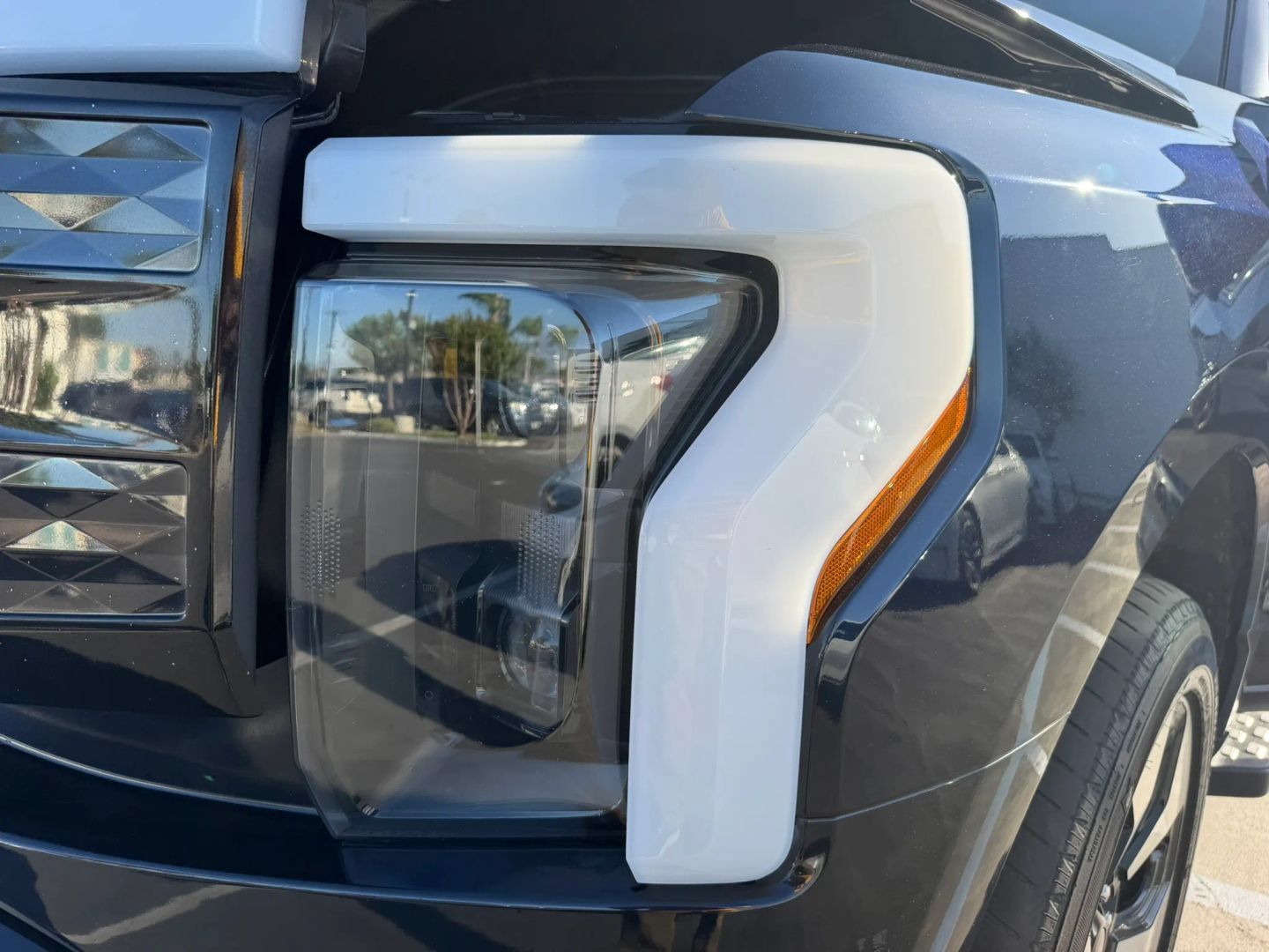 Used 2022 Ford F150 Lightning Platinum AWD/4WD image 39