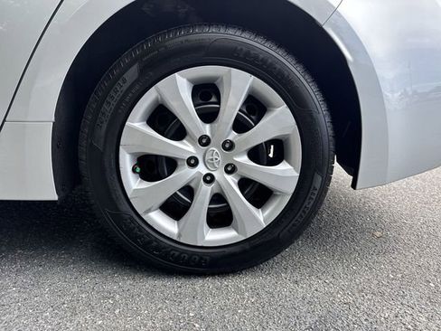 Used 2022 Toyota Corolla LE FWD image 32