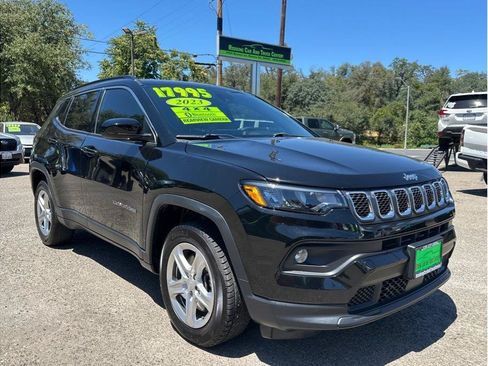 Used 2023 Jeep Compass Latitude AWD/4WD image 1