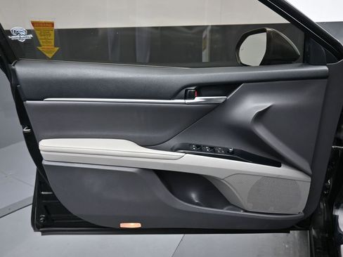 Used 2019 Toyota Camry XSE image 9