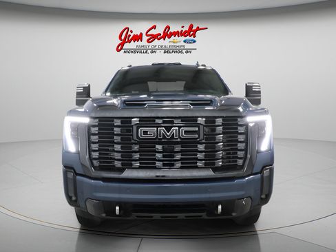 Used 2024 GMC Sierra 3500 Denali Ultimate AWD/4WD image 3