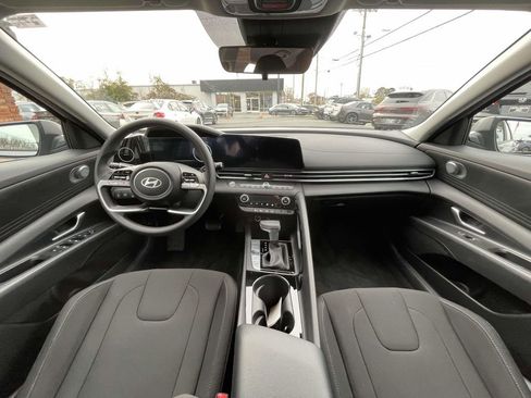 Used 2024 Hyundai Elantra Blue image 25