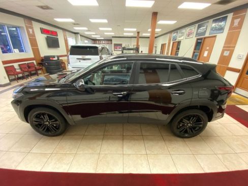 Used 2025 Chevrolet Trax ACTIV w/ Driver Confidence Package FWD image 2