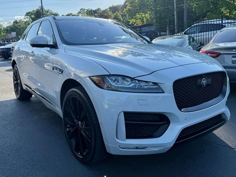 Used 2017 Jaguar F-PACE R-Sport AWD/4WD image 3