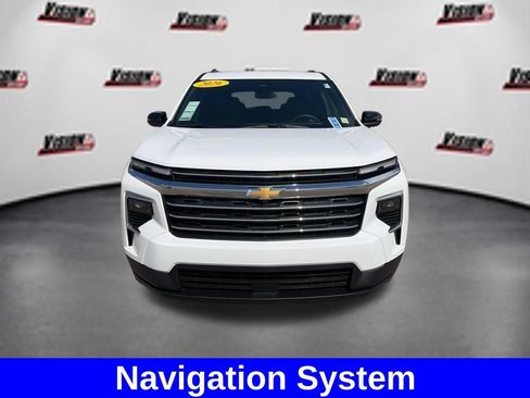 Used 2026 Chevrolet Traverse LT AWD/4WD image 2