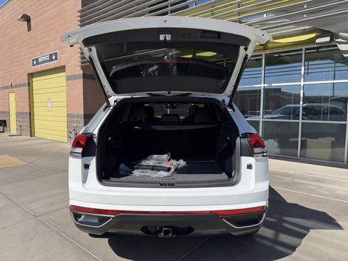 Used 2024 Volkswagen Atlas Cross Sport SE w/ Panoramic Sunroof Package FWD image 35
