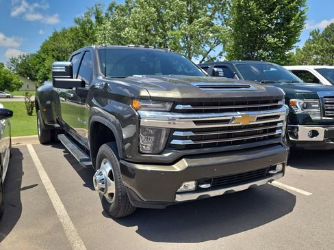 Used 2022 Chevrolet Silverado 3500 High Country w/ Safety Package II AWD/4WD image 4