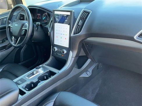 Used 2022 Ford Edge SEL image 16