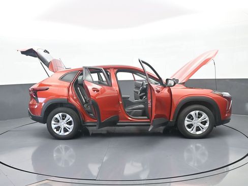 Used 2024 Chevrolet Trax LS image 67