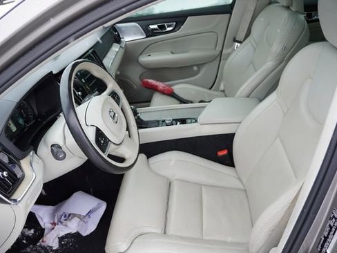 Used 2019 Volvo S60 T6 Inscription image 16