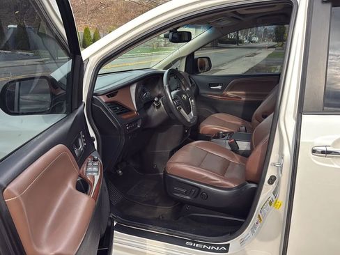 Used 2015 Toyota Sienna Limited Premium image 23