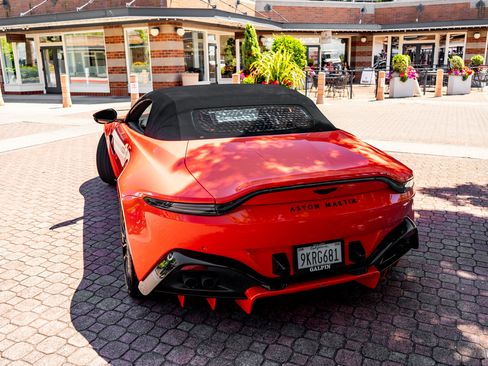 Used 2023 Aston Martin V8 Vantage Roadster RWD image 38