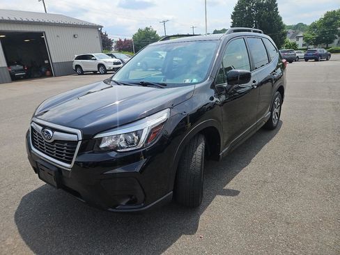 Used 2019 Subaru Forester Premium AWD/4WD image 7