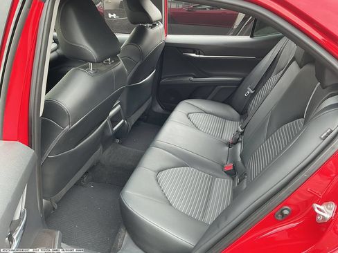 Used 2022 Toyota Camry SE w/ Convenience Package FWD image 9