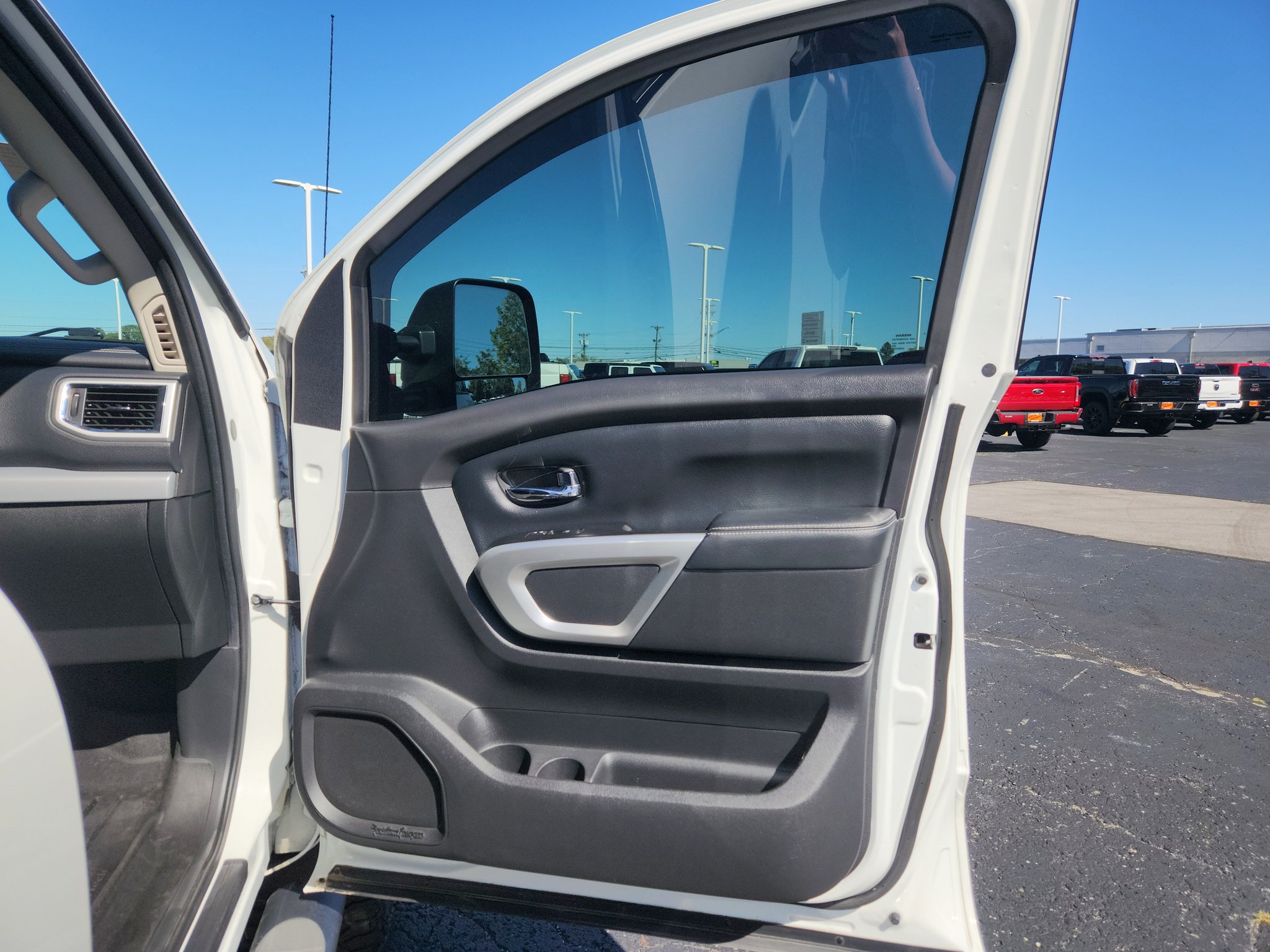 Used 2018 Nissan Titan PRO-4X w/ Pro-4x Convenience Package AWD/4WD image 34