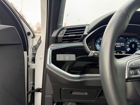 Used 2024 Audi Q3 2.0T Premium image 13