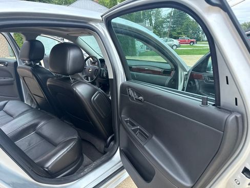 Used 2009 Chevrolet Impala LT w/ Luxury Edition Package FWD image 13
