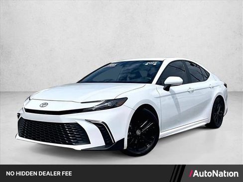 Used 2025 Toyota Camry SE w/ Convenience Package FWD image 1