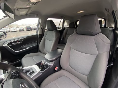 Used 2025 Toyota RAV4 XLE image 20