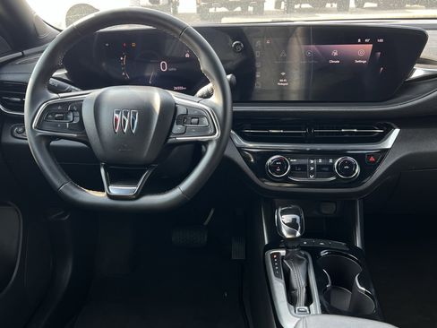 Used 2025 Buick Envista Sport Touring image 10